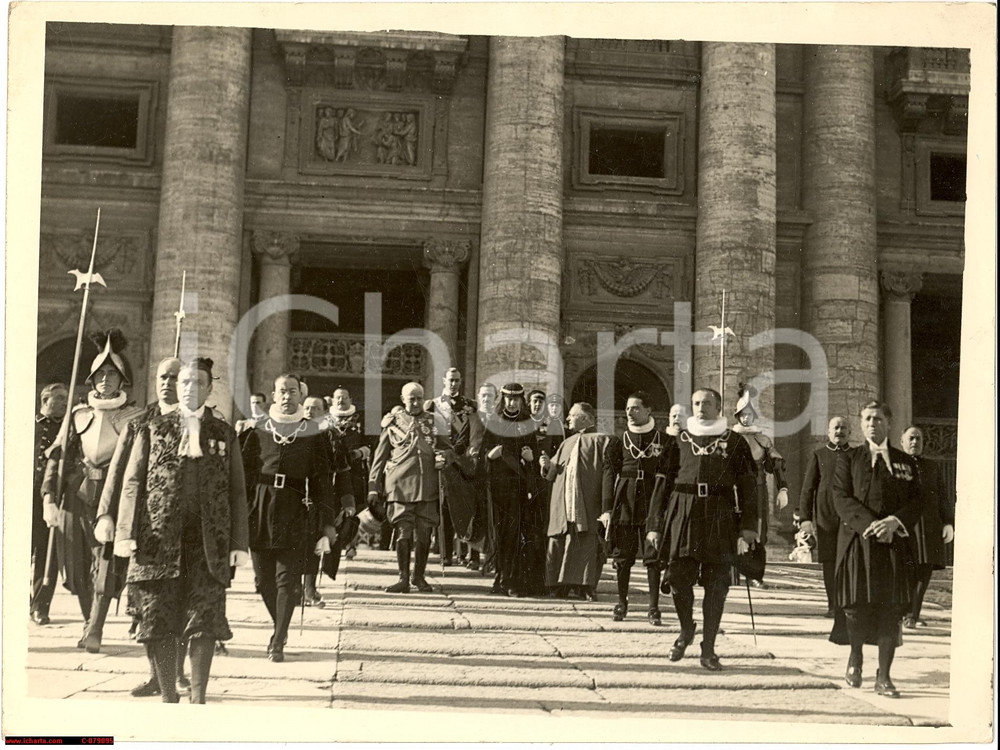Fotografia d epoca originale 1929 ROMA Duchi d AOSTA esconoda SAN PIETRO dopo visita al pontefice Fotografia 1