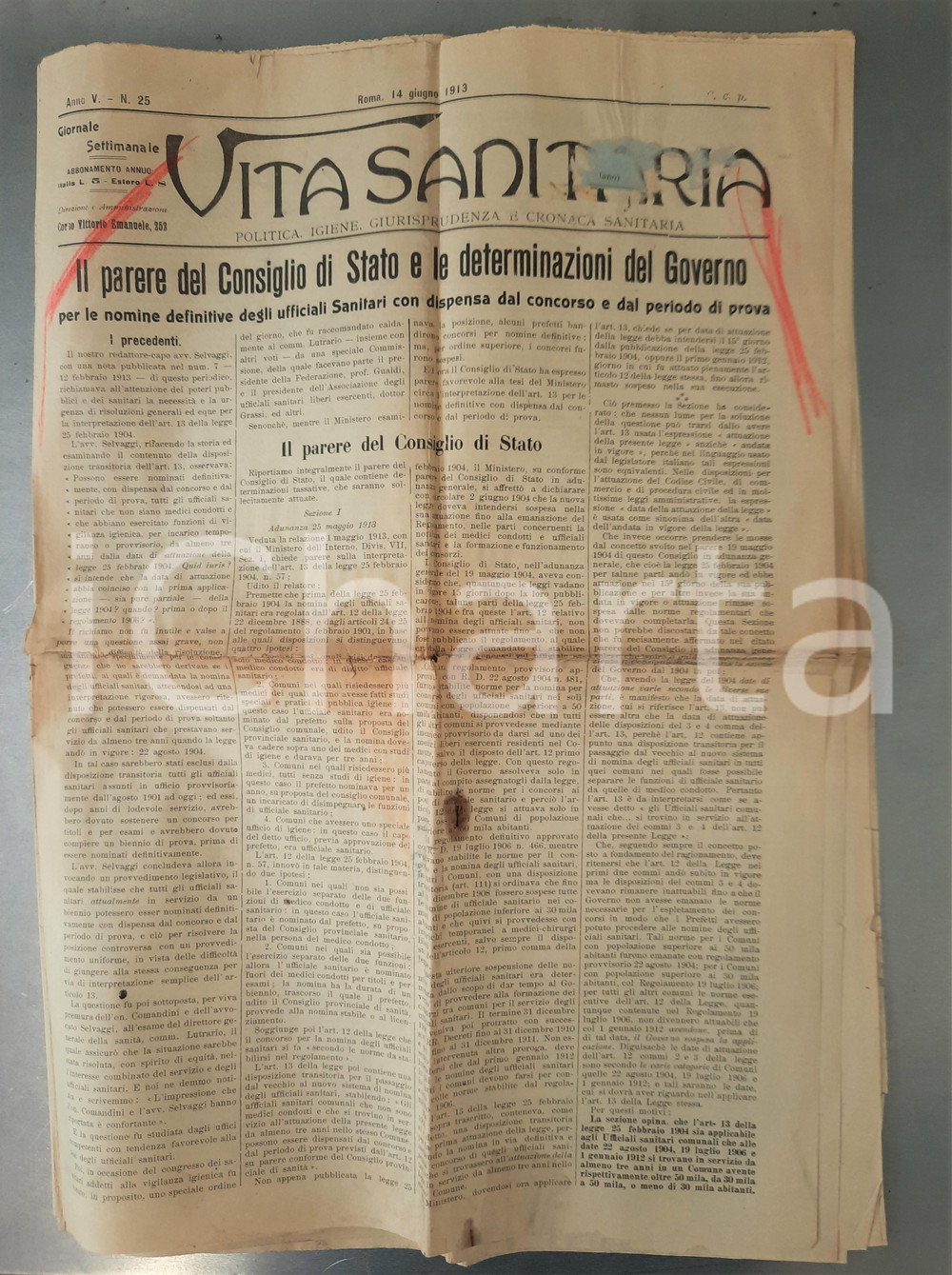 1913 VITA SANITARIA Consiglio di Stato su nomina ufficiali sanitari *Anno V nÂ°25 DATA: 14 giugno 1913Giornale d'epoca, con lungo articolo sul parere del Consiglio di Stato  e le determinazioni di Governo per le nomine definitive degli ufficiali sanitari con dispensa dal concorso e dal periodo di prova.FORMATO: cm 30 x 43PAGINE: 12CONDIZIONI: POOR (piegature d'epoca con tagli lungo le piegature, macchie, foro alla prima pagina e piccoli tagli marginali).Documento d'epoca, originale, autentico.    originale e autentica 1