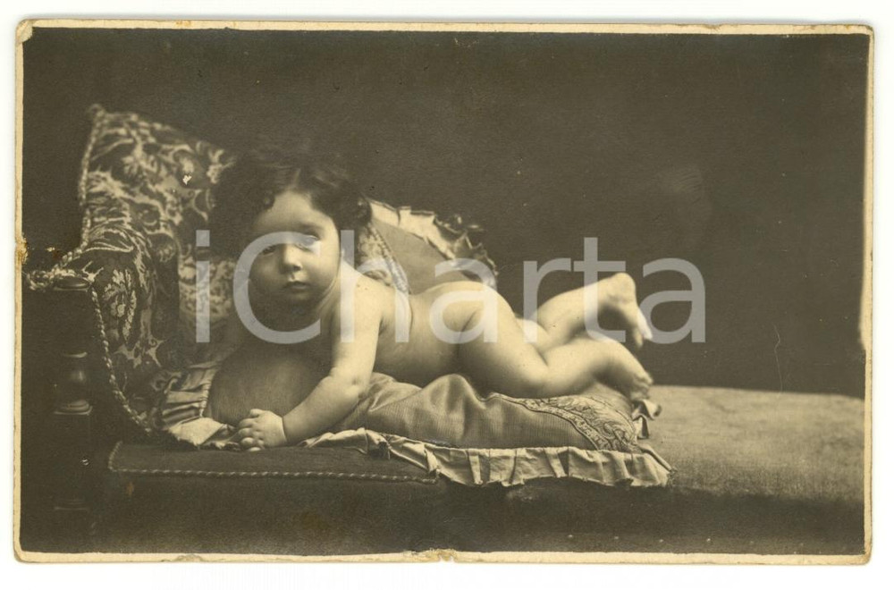 Fotografia d epoca originale 1918 MODENA Foto bambina a 8 mesi su ottomana RARA 1