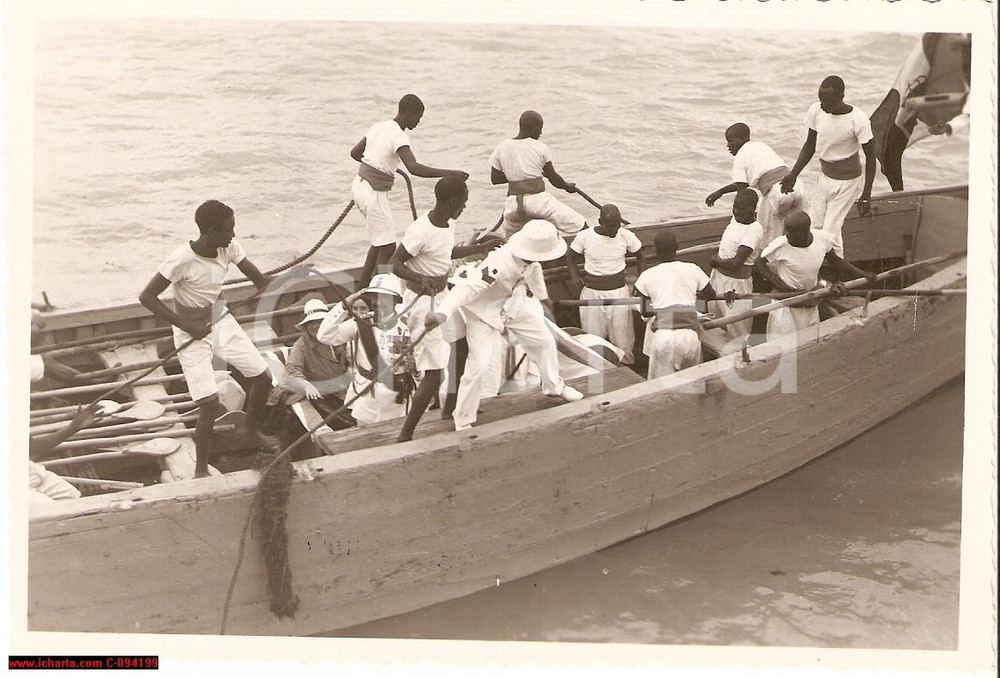Fotografia d epoca originale 1933 MOGADISCIO SOMALIA ITALIANA Governatore Maurizio RAVA in barca Foto 1