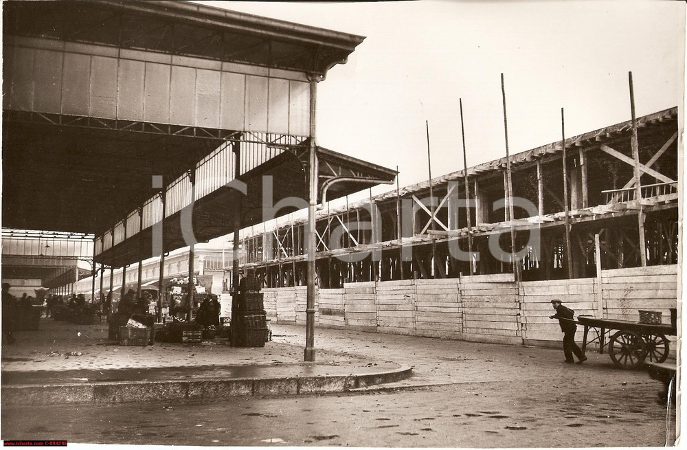Fotografia d epoca originale 1937 MILANO ORTOMERCATO Scorcio dei magazzini di frutta e verdura  FOTOGRAFIA 1