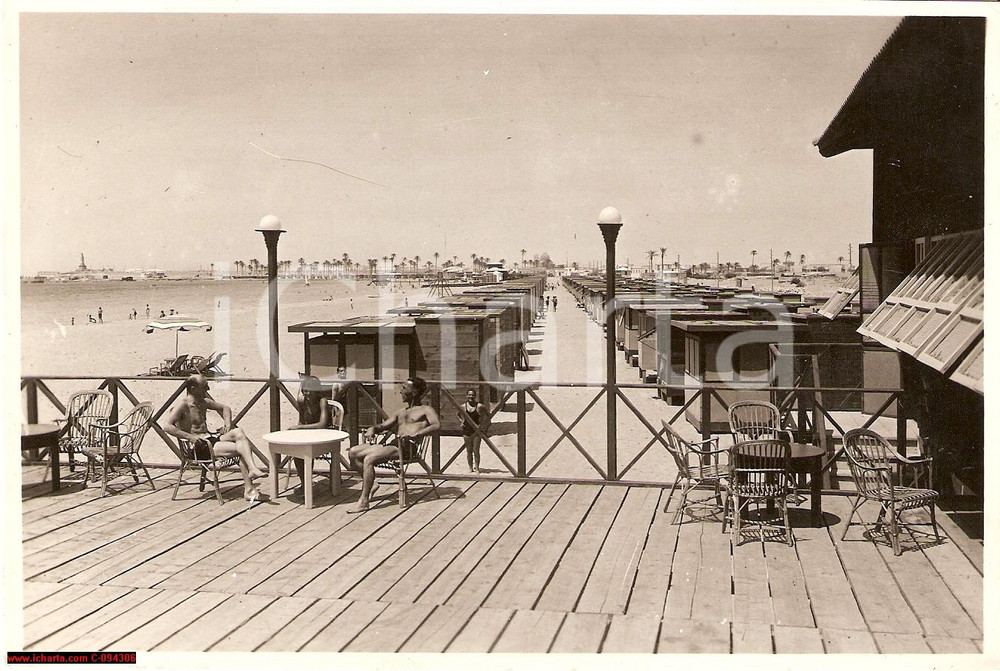 Fotografia d epoca originale 1930 ca LIBIA ITALIA  Spiaggia di Bengasi  Foto 17x11 cm ANIMATA 1