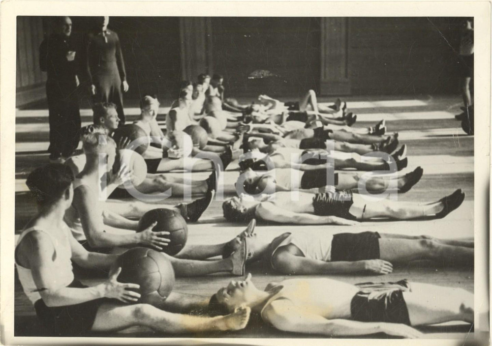 Fotografia d epoca originale 1944 HITLERJUGEND Gioventù Hitleriana  Educazione fisica  Foto 18x13 cm 1