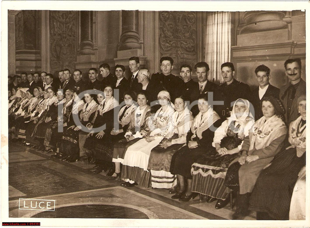 Fotografia d epoca originale 1930 ROMA PALAZZO VENEZIA  il Duce riceve le contadine prolifiche Foto 1