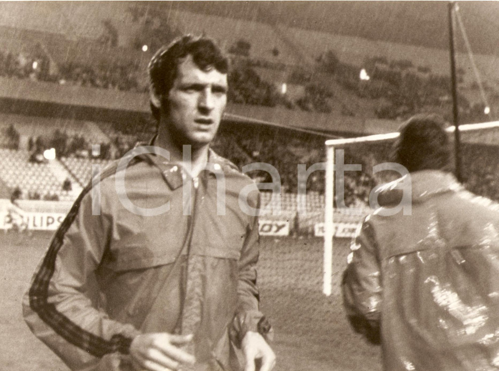 Fotografia d epoca originale 1980 OLANDA Calcio EUROPEI Dick NANNINGA allenamento con pioggia Fotografia 1