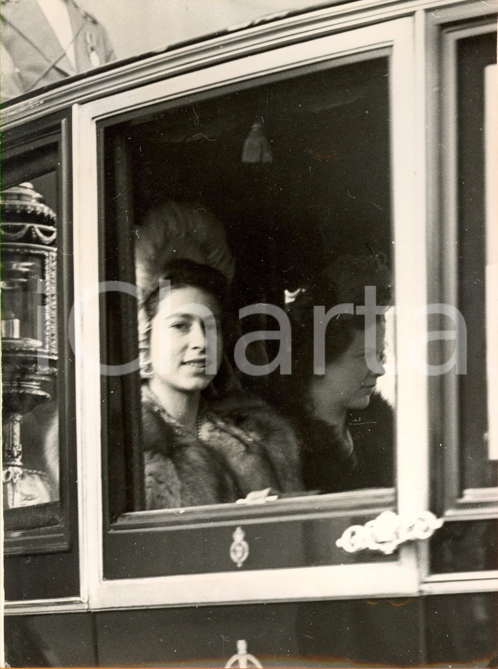 Fotografia d epoca originale 1947 LONDON Princess ELIZABETH leaving Buckingham Palace Opening of Parliament 1