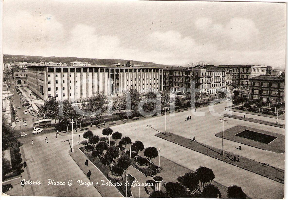 Cartolina originale da collezione 1957 CATANIA Piazza GIOVANNI VERGA e Palazzo Giustizia CINZANO ANIMATA FG VG 1