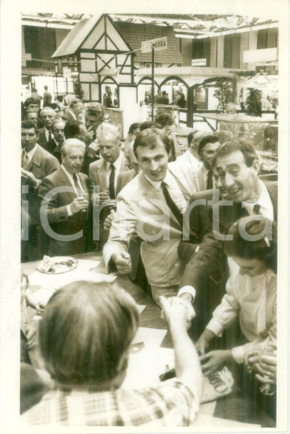 Fotografia d epoca originale 1982 MULHOUSE F Saluti all inaugurazione delle JournÃ©es d Octobre Fotografia 1