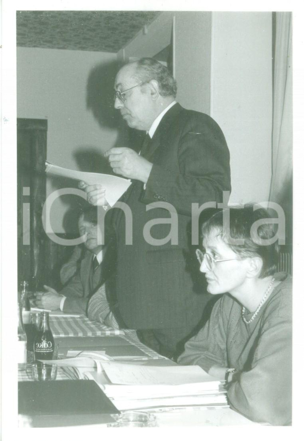 Fotografia d epoca originale 1985 ca FRANCE Politico Henri GOETSCHY parla a un convegno Fotografia 1