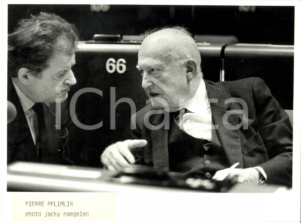 Fotografia d epoca originale 1987 STRASBURGO Pierre PFLIMLIN lascia la presidenza del PARLAMENTO EUROPEO Foto 1