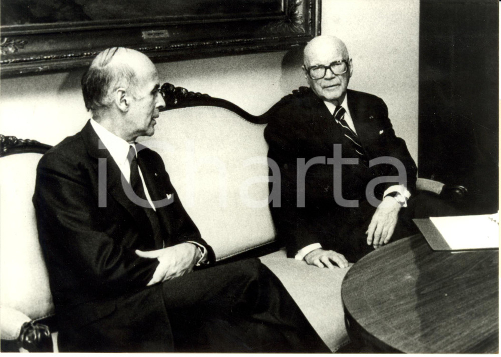 Fotografia d epoca originale 1980 HELSINKI FINLANDIA Urho KEKKONEN e Valery GISCARD D ESTAING a colloquio 1