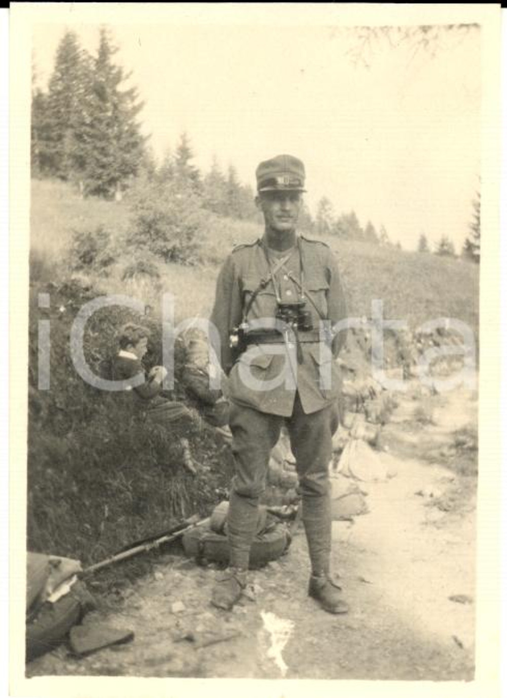 Fotografia d epoca originale 1930 ca COIRA SCHWEIZER ARMEE Ufficiale fanteria con binocolo per osservazione 1