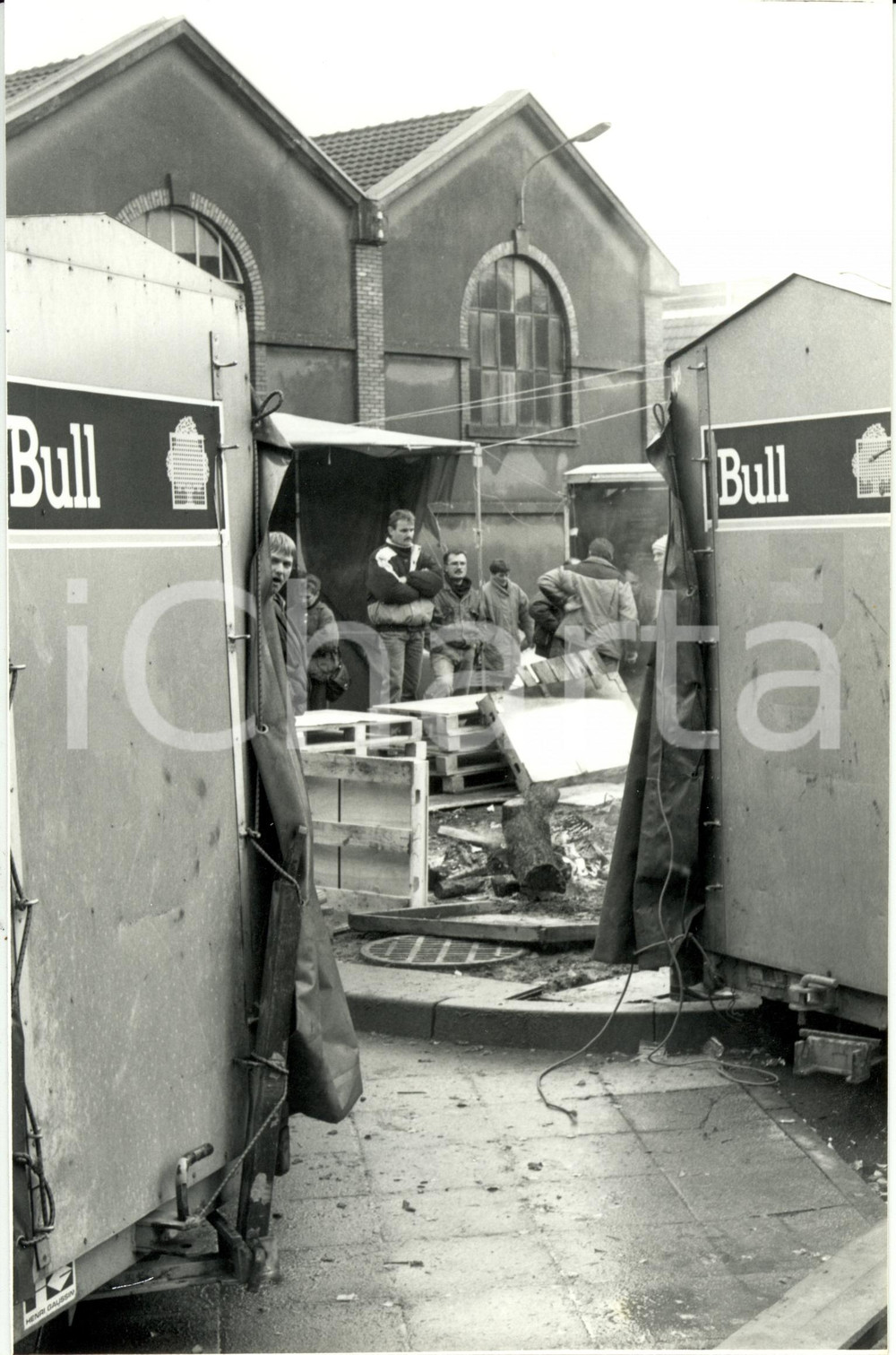 Fotografia d epoca originale 1990 ca BELFORT FRANCIA BULL Industria  Lavoratori durante occupazione Foto 1
