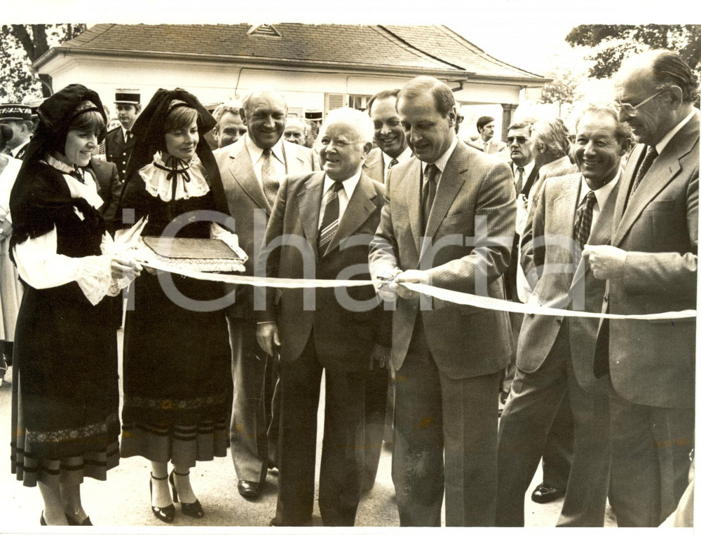 Fotografia d epoca originale 1980 ca MULHOUSE F AutoritÃ  e donne costume tradizionale Giornate Ottobre Foto 1