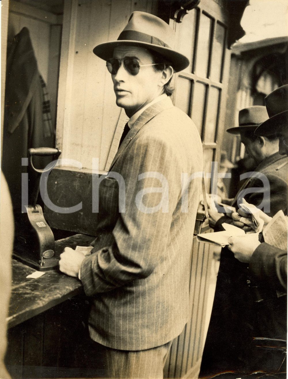 Fotografia d epoca originale 1950 IPPODROMO DI AUTEUIL F Gregory PECK al Prix du PrÃ©sident de la RÃ©publique 1
