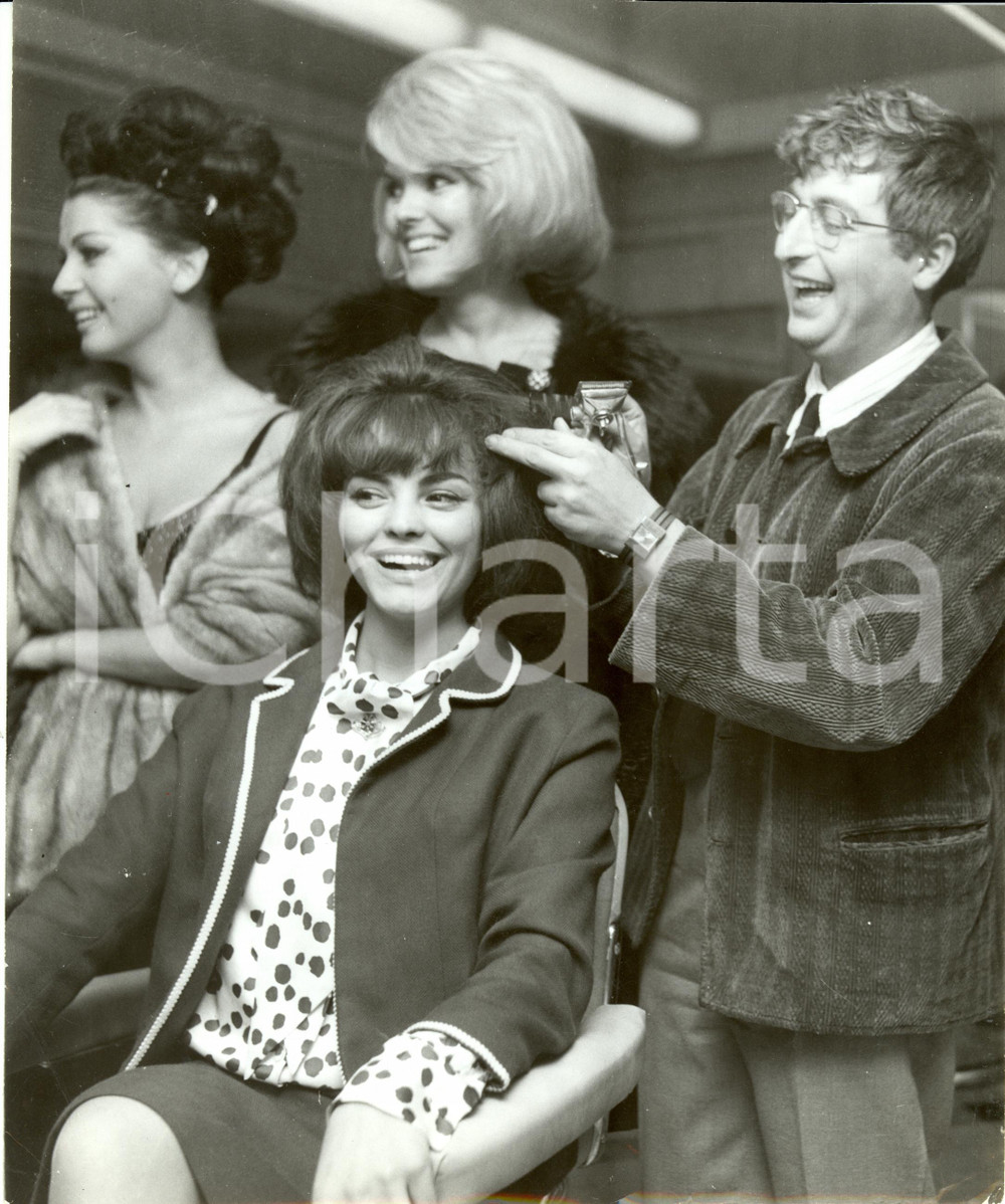 Fotografia d epoca originale 1965 ca FRANCIA Henri TISOT e Catherine ROUVEL scherzano sul set Fotografia 1