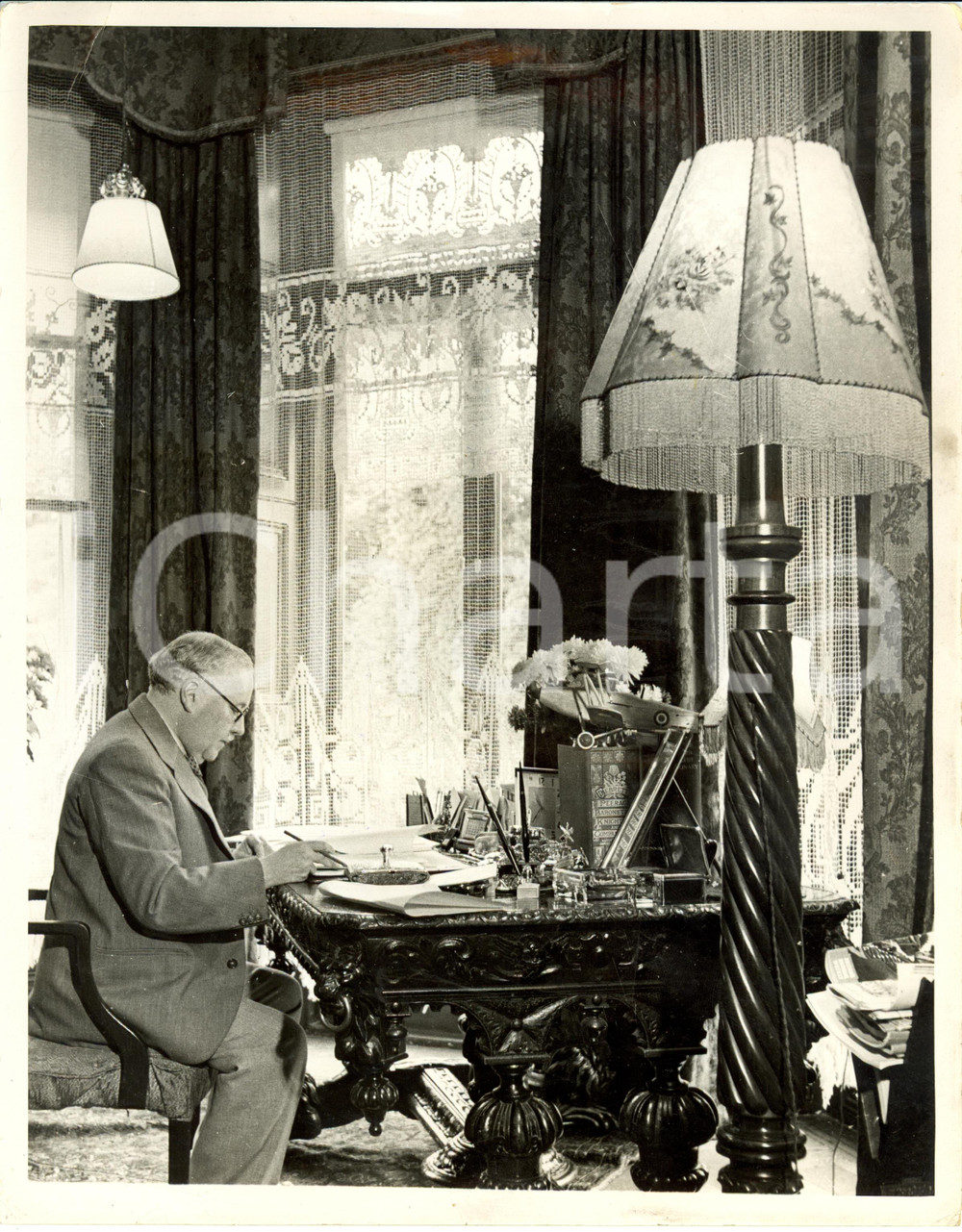 Fotografia d epoca originale 1939 LONDON Howard KINGSLEY WOOD Minister for Air in his study Photograph 1