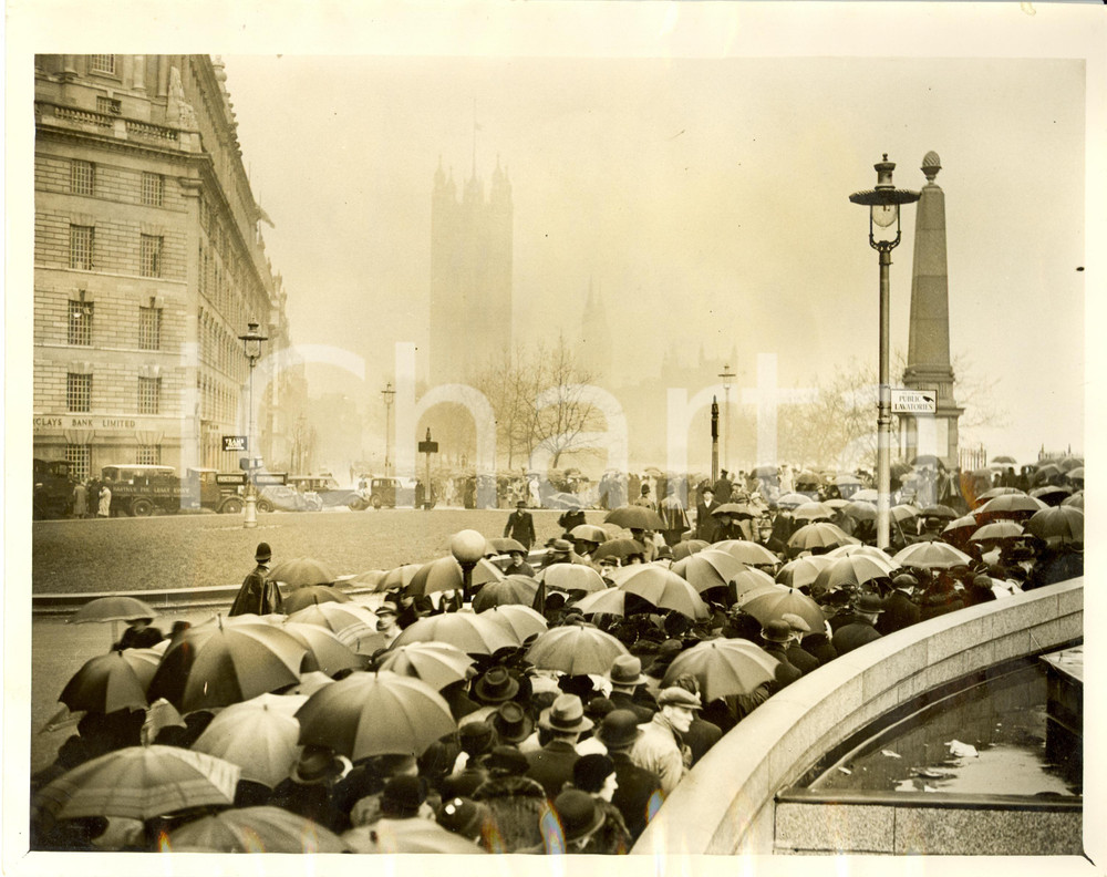 Fotografia d epoca originale 1936 LONDON Crowd waiting for king GEORGE V funeral at LAMBETH BRIDGE Photo 1