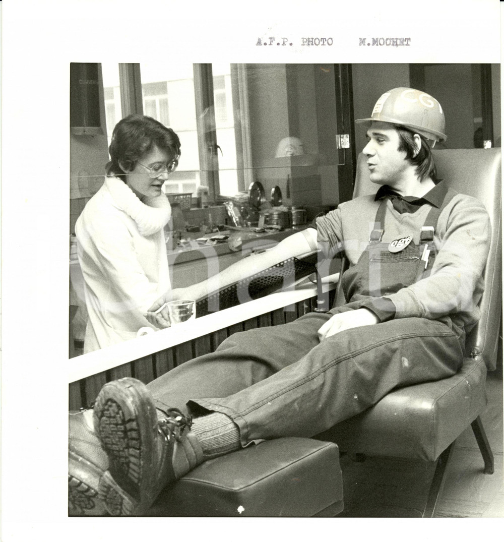 Fotografia d epoca originale 1983 STRASBURGO F STRACEL Cellulosa  Operaio infortunato Sindacato CGT Foto 1