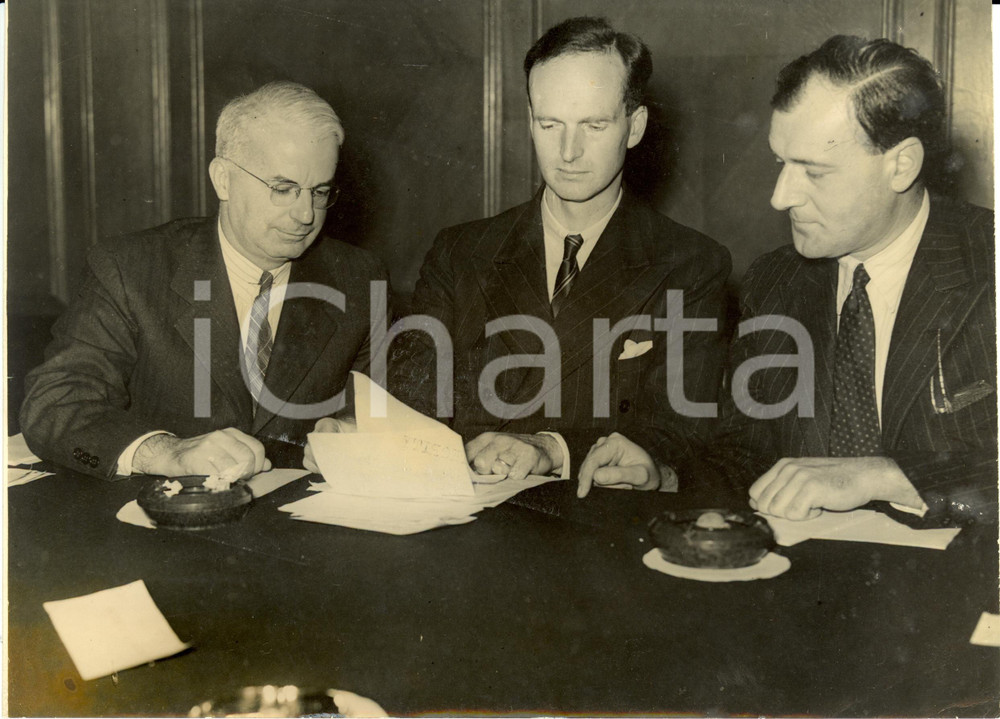 Fotografia d epoca originale 1944 LONDON HALEY FRANKS and WESTERMANN on rubber Industry problems Photograph 1
