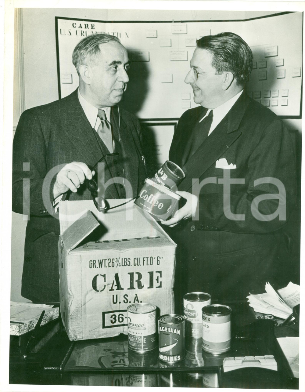 Fotografia d epoca originale 1951 NEW YORK Ernst REUTER ringrazia Paul COMLY FRENCH aiuti CARE a GERMANIA 1
