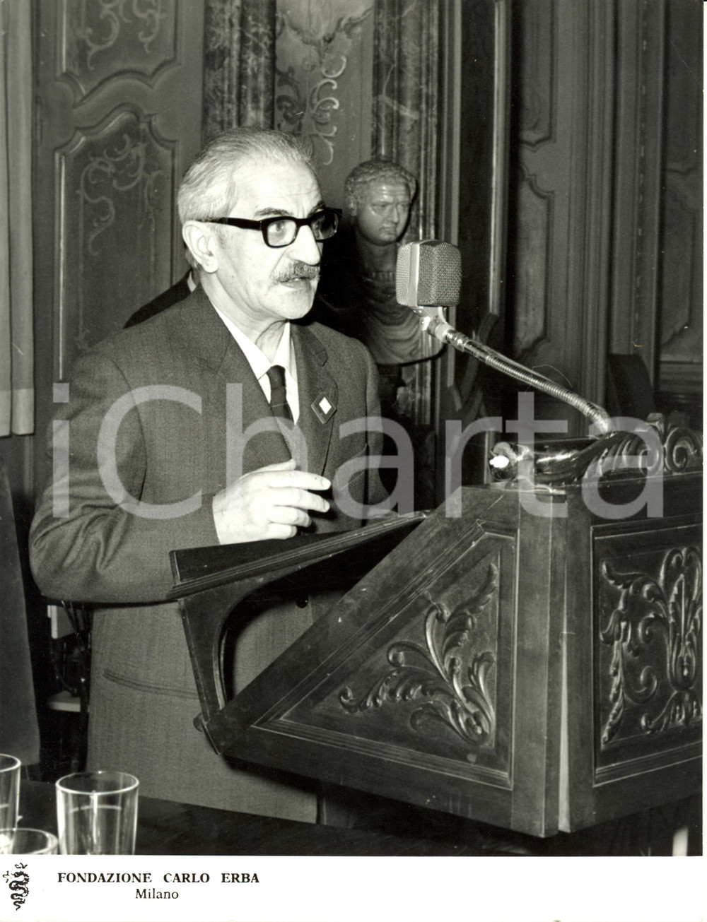 Fotografia d epoca originale 1969 MILANO Fondazione CARLO ERBA I Congresso INISM Uno dei relatori Foto 1