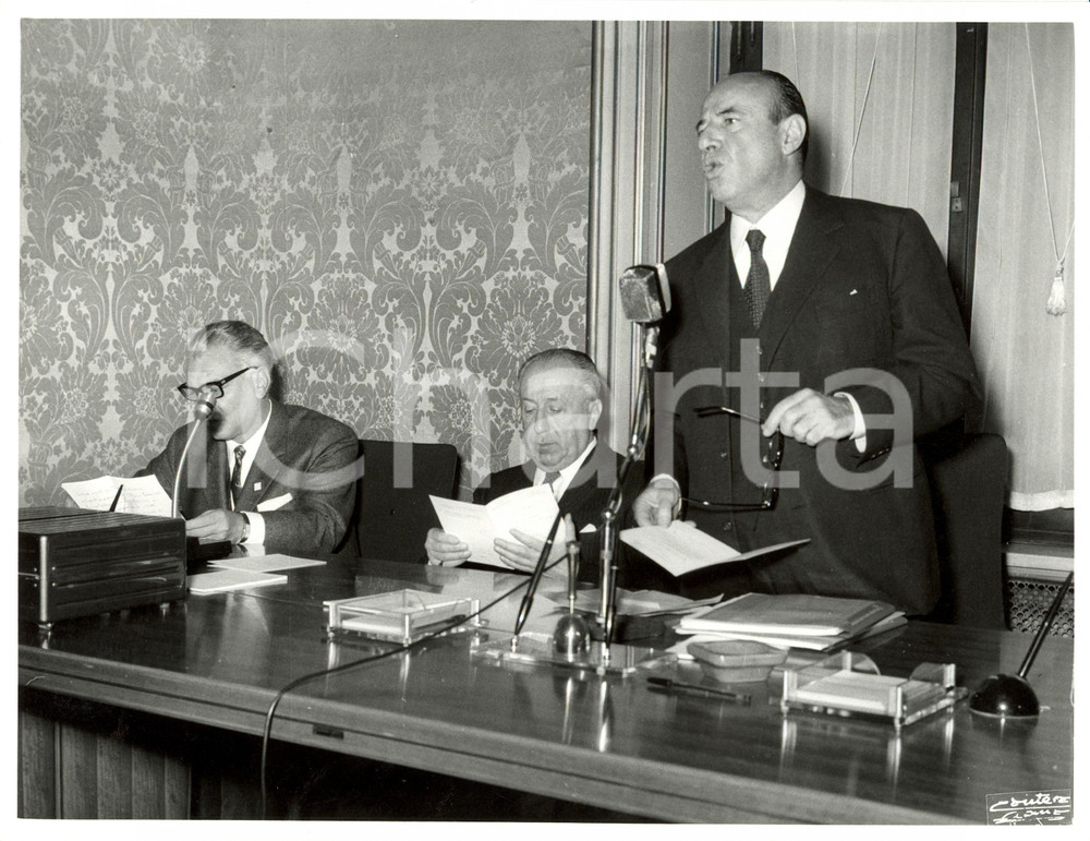 Fotografia d epoca originale 1969 ROMA Convegno ISLE Antigono DONATI Presidente parla Fotografia 1
