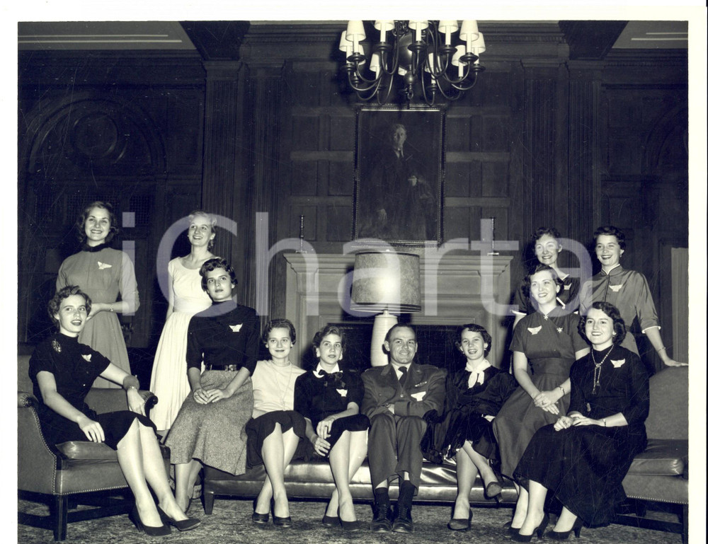 Fotografia d epoca originale 1960 ca US ARMY Ufficiale accoglie reginette di bellezza Foto VINTAGE 24x18 cm 1