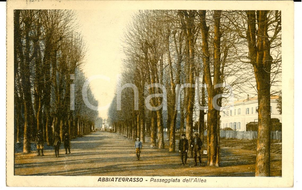 Cartolina originale da collezione 1955 ABBIATEGRASSO MI Passeggiata dell ALLEA Cartolina ANIMATA FP  VG 1