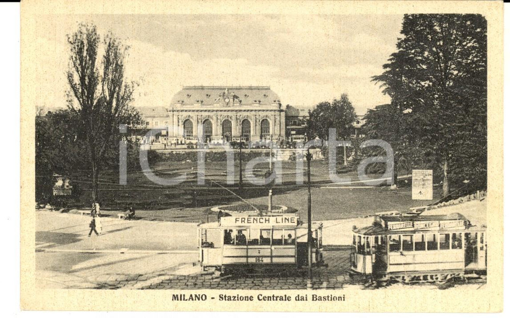 Cartolina originale da collezione 1930 MILANO Stazione Centrale dai Bastioni Cartolina ANIMATA tram FRENCH LINE 1