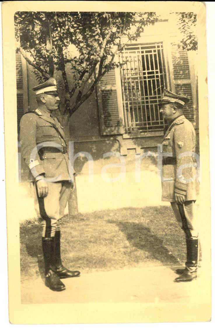 Fotografia d epoca originale 1940 ca WW2 Incontro tra due  ufficiali di artiglieria Fotografia 9x13 FP 1
