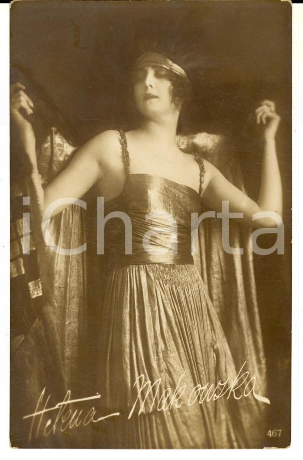 Cartolina originale da collezione 1920 ca CINEMA Helena MAKOUZKA wearing a golden dress  Portrait Cartolina 1