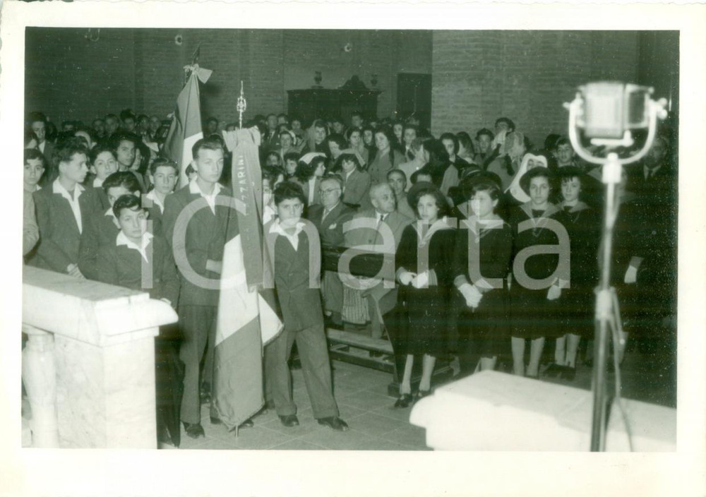 Fotografia d epoca originale 1950 ca TERNI Gli orfani dell Istituto LAZZARINI a messa per i Caduti Fotografia 1