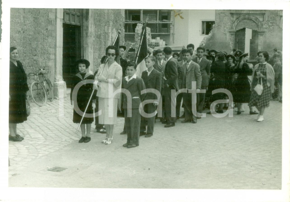 Fotografia d epoca originale 1950 ca TERNI Vedove e orfani dell Istituto LAZZARINI in processione per Caduti 1