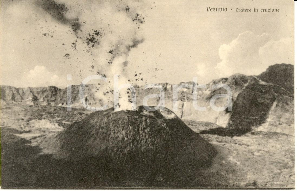 Cartolina originale da collezione 1920 ca NAPOLI Cratere del VESUVIO durante un eruzione Cartolina postale FP NV 1