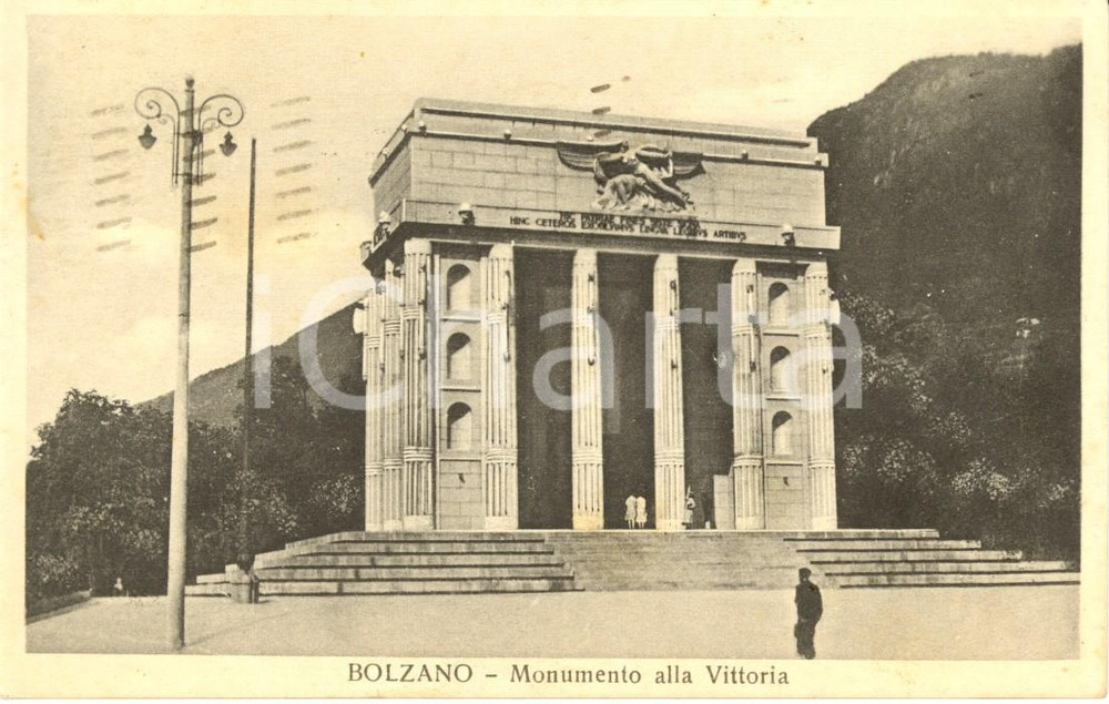 Cartolina originale da collezione 1935 BOLZANO / BOZEN Il monumento alla Vittoria Cartolina ANIMATA FP VG 1