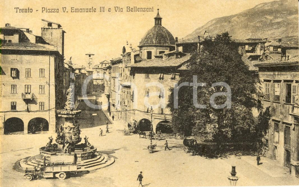 Cartolina originale da collezione 1920 ca TRENTO Piazza VITTORIO EMANUELE III e via BELLENZANI ANIMATA FP NV 1