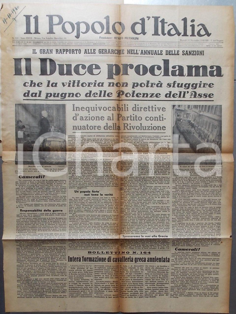 1940 WW2 IL POPOLO D'ITALIA La vittoria non potrÃ  sfuggire a Potenze dell'ASSE DATA: 19 novembre 1940 - WW2  TITOLO: IL POPOLO D'ITALIAIL DUCE PROCLAMA CHE LA VITTORIA NON POTRA' SFUGGIRE DAL PUGNO DELLE POTENZE DELL'ASSE  DESCRIZIONE: Copia d'epoca de Il Popolo d'Italia con articoli di propaganda bellica:  "... Un forte popolo come l'italiano non teme la verit&agrave;; la esige. Ecco perch&eacute; i nostri bollettini di guerra sono la documentazione della verit&agrave;...".  PAGINE: 2  FORMATO: cm 42 x 58  CONDIZIONI: mediocri (diffuse piegature d'epoca con strappi in corrispondenza).  Documento d'epoca, originale, autentico.     originale e autentica 1