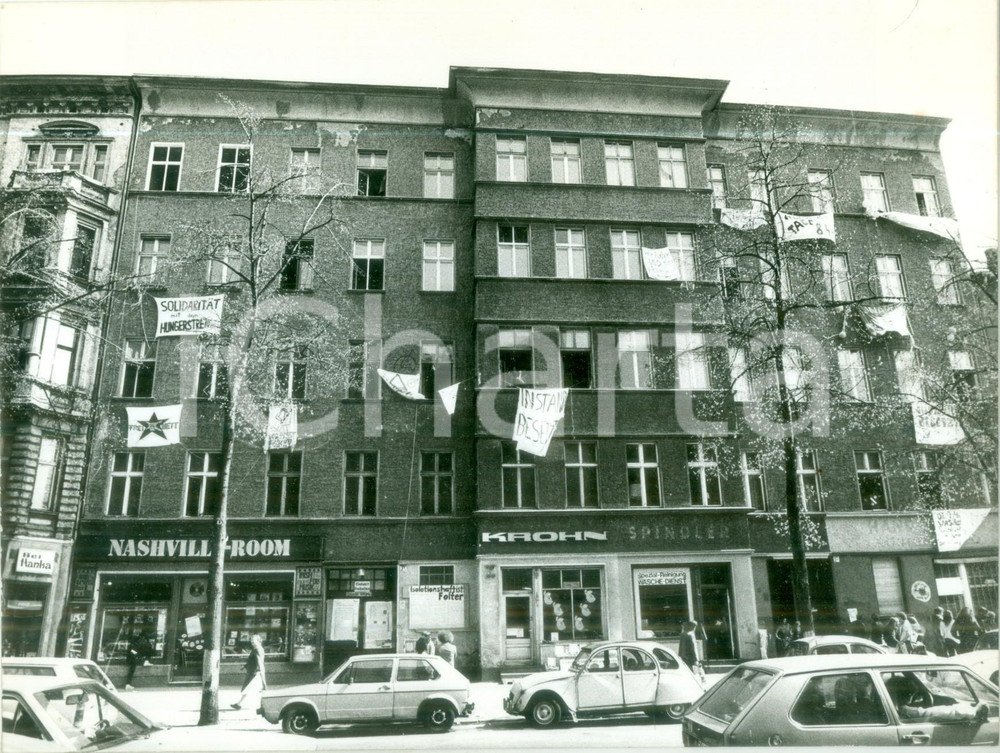 1981 BERLIN (DE) Manifestazioni di solidarietÃ  a SCHONEBERG *Fotografia FORMATO: cm 22 x 16 CONDIZIONI: GOOD     originale e autentica 1