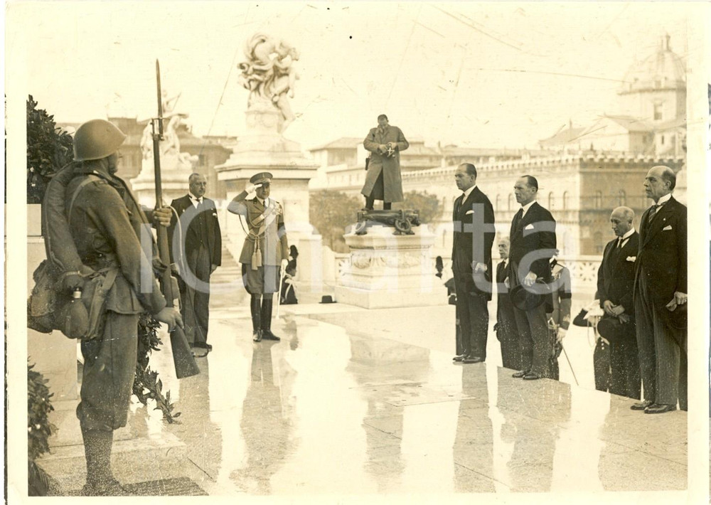 Fotografia d epoca originale 1940 ca ROMA MILITE IGNOTO Re Giorgio II di GRECIA con il Governo italiano 1