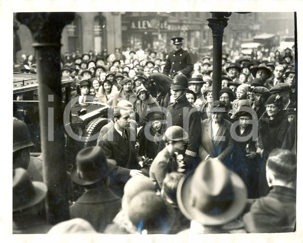 Fotografia d epoca originale 1934 LONDON Sposi Sigvard BERNADOTTE Erica PATZEK arrivano all Ufficio Registro 1
