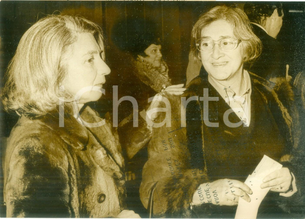 Fotografia d epoca originale 1969 ROISSYENFRANCE Elena SAKHAROV arriva all aeroporto Fotografia 1