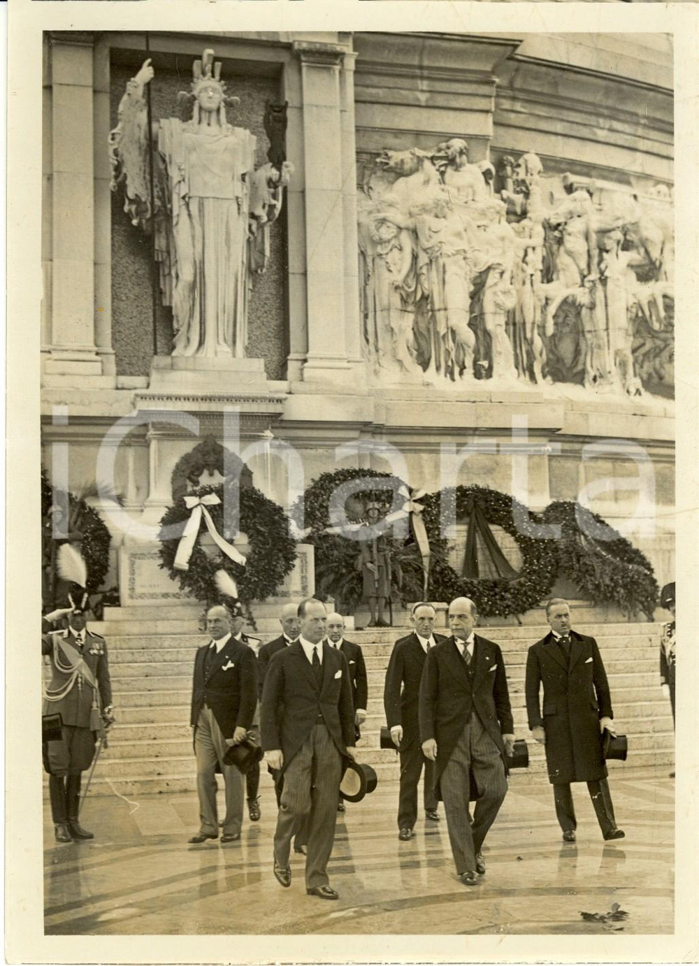 Fotografia d epoca originale 1940 ca ROMA Re GIORGIO II di GRECIA con Umberto di SAVOIA a Tomba MILITE IGNOTO 1
