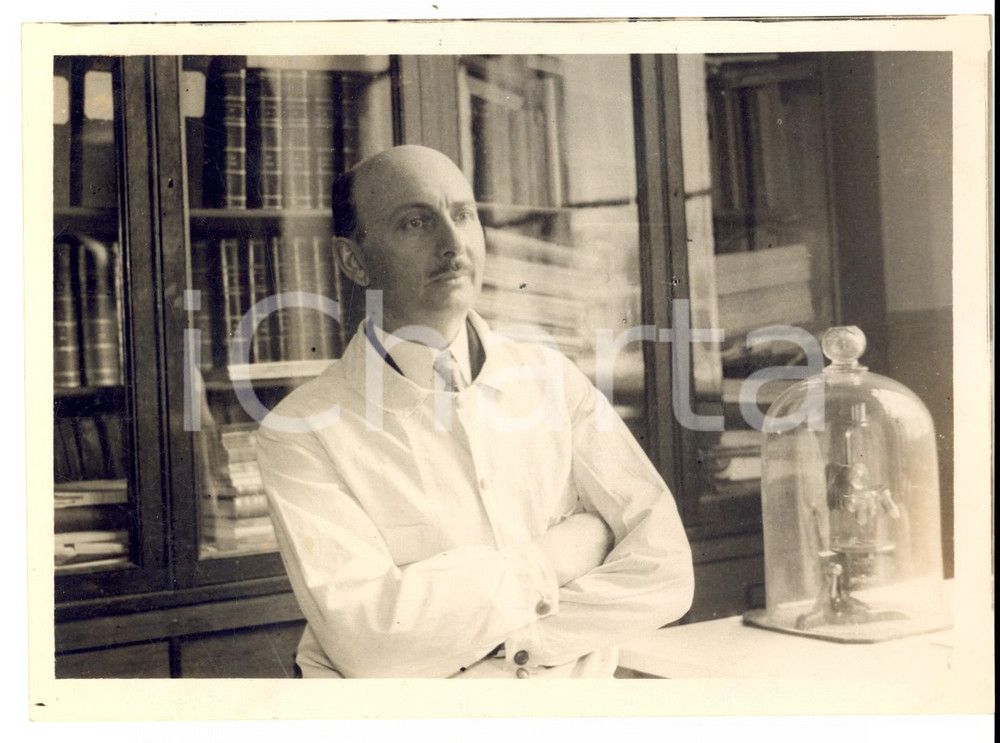 Fotografia d epoca originale 1930 ca PARIS F INSTITUT PASTEUR Achille URBAIN nel suo laboratorio Foto 1