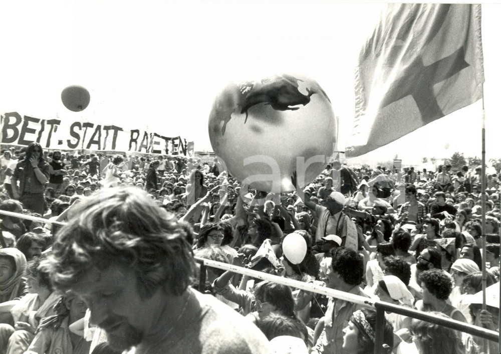 Fotografia d epoca originale 1982 BONN Aufstehn fur den Frieden Manifestazione contro la NATO Fotografia 1