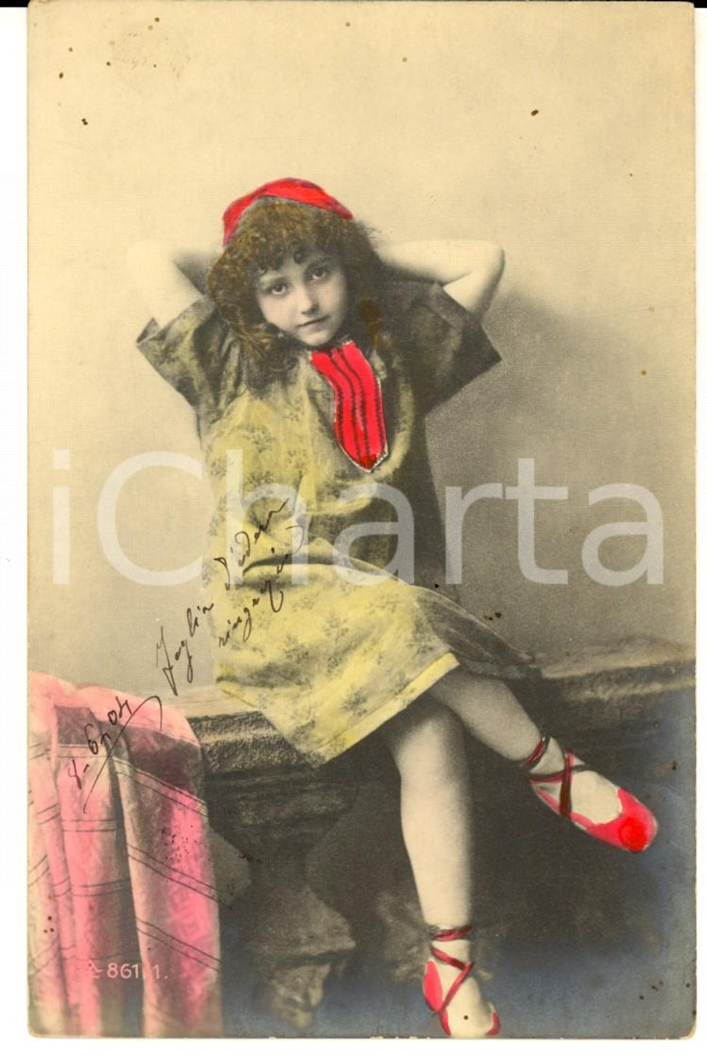 1904 COSTUMI Bambina in posa con le scarpette rosse *Cartolina FP VG CONDIZIONI: FAIR    originale e autentica 1