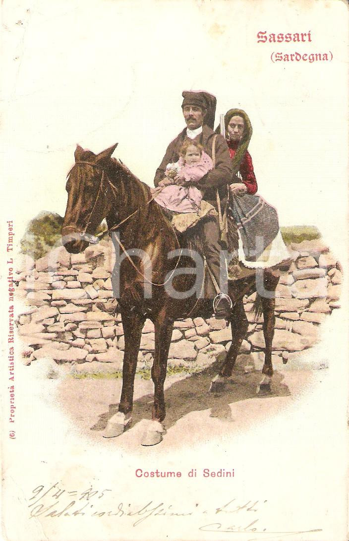 Cartolina originale da collezione 1900 ca SEDINI SS Famiglia in costumi tipici in sella al cavallo Cartolina FG 1