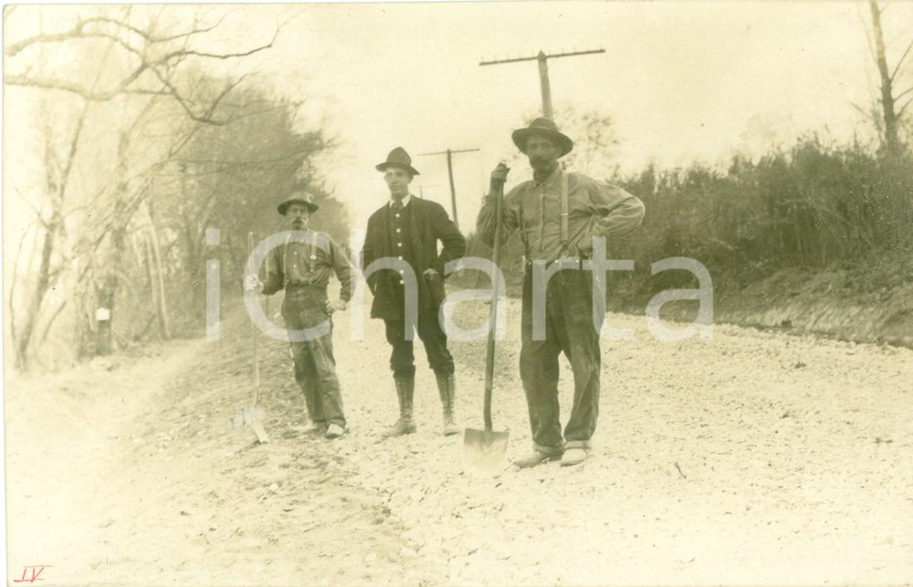 Fotografia d epoca originale 1908 DUNNSTABLE, PENNSYLVANIA USA Operai stendono l asfalto Fotocartolina 1