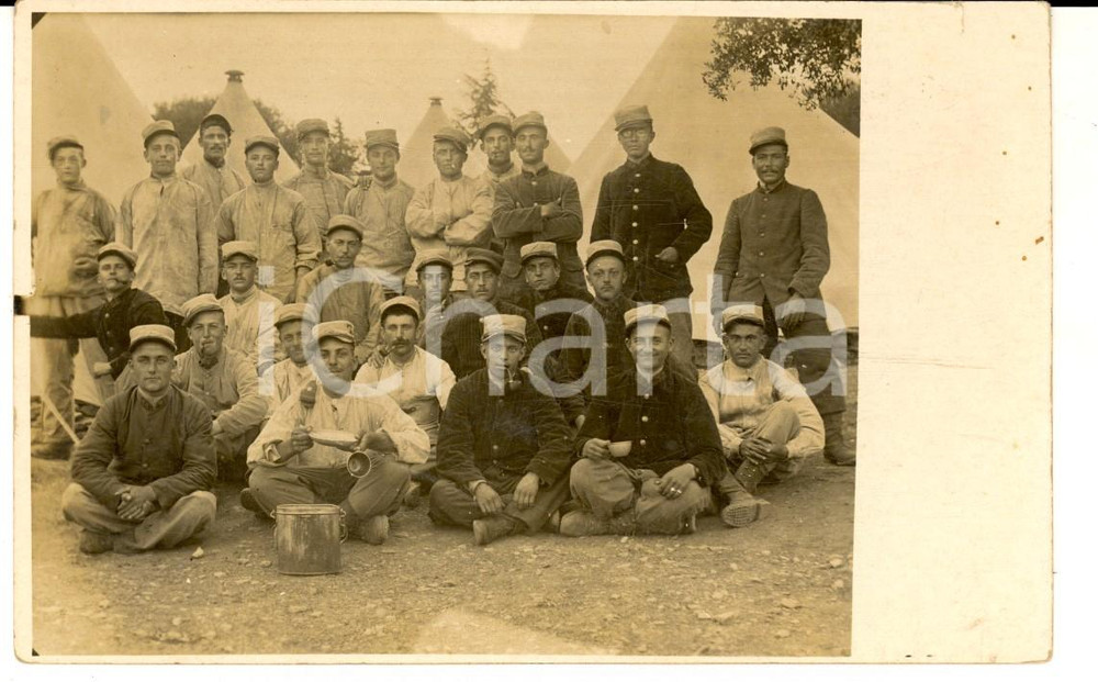 Fotografia d epoca originale 1915 ca WW1 FRANCE Soldati con la pipa pronti al rancio Foto GRANDE GUERRA 1