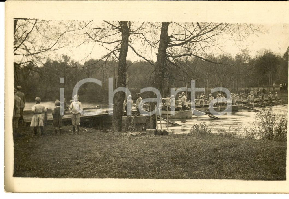Fotografia d epoca originale 1910 ca FRANCE Soldati in addestramento lungo un fiume Fotografia FP 1